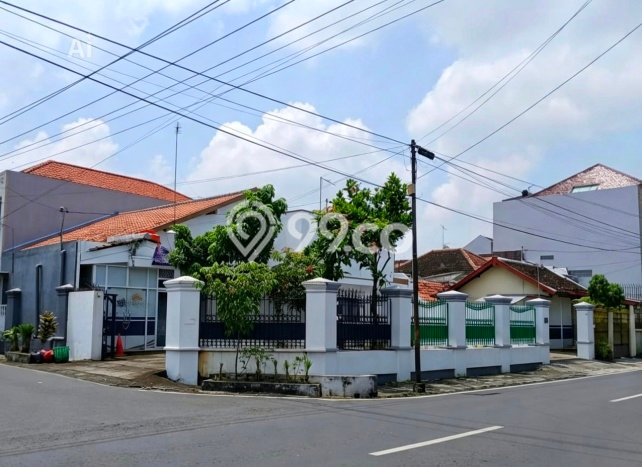 Lokasi terbaik! Rumah siap huni disewakan di Laweyan LB 325m2 Lokasi terbaik! Rumah siap huni disewakan di Laweyan LB 325m2