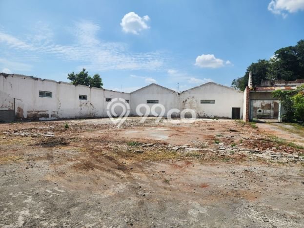 Jarang Ada! Tanah di Jebres Punya Luas 4400m2 SHM Jarang Ada! Tanah di Jebres Punya Luas 4400m2 SHM