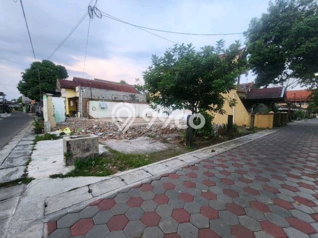 Tanah Kosong Dijual di Surakarta dengan Area 277m2 Tanah Kosong Dijual di Surakarta dengan Area 277m2