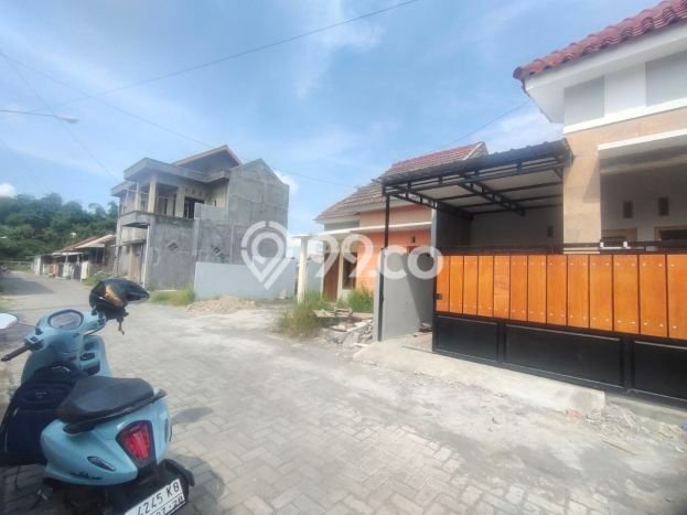 Rumah Modern LB/LT 60m2/81m2 Dijual Area Kartosuro, Sukoharjo Rumah Modern LB/LT 60m2/81m2 Dijual Area Kartosuro, Sukoharjo