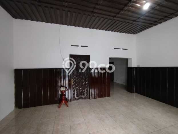Lokasi terbaik! Rumah siap huni disewakan di Laweyan LB 325m2 Lokasi terbaik! Rumah siap huni disewakan di Laweyan LB 325m2