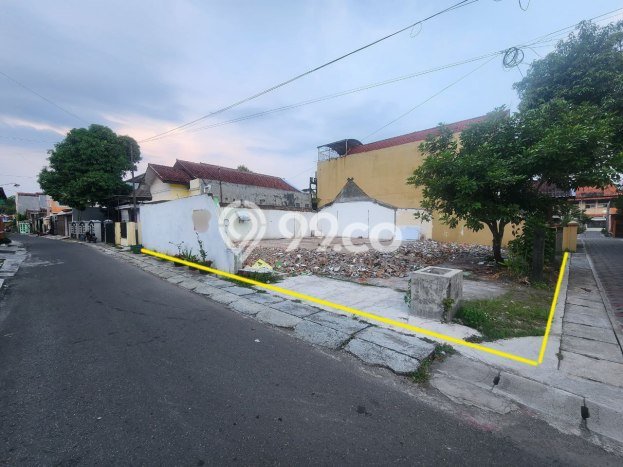 Tanah Kosong Dijual di Surakarta dengan Area 277m2 Tanah Kosong Dijual di Surakarta dengan Area 277m2
