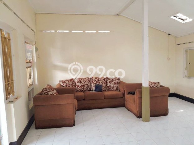 Jual Rumah Bagus Siap Huni LB 100m2 di Laweyan, Surakarta Jual Rumah Bagus Siap Huni LB 100m2 di Laweyan, Surakarta
