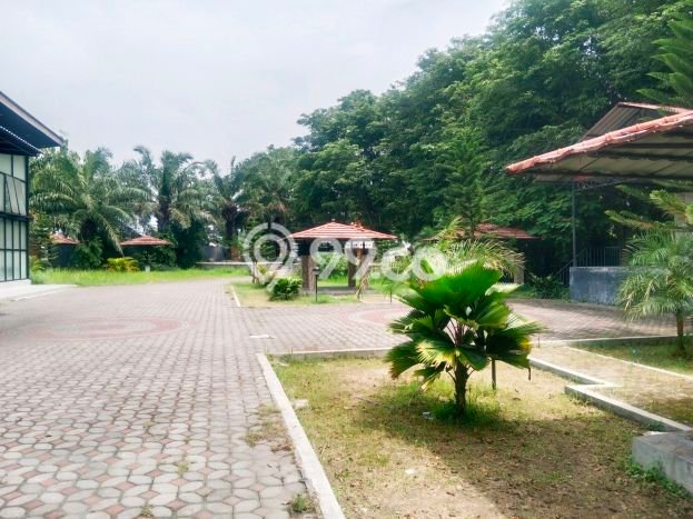 Lokasi Strategis! Dijual Komersial Bisnis di Laweyan, Surakarta Kondisi Bagus Lokasi Strategis! Dijual Komersial Bisnis di Laweyan, Surakarta Kondisi Bagus