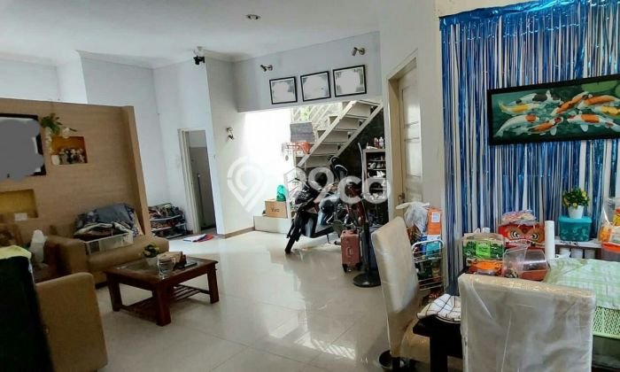 Dijual Cepat Rumah Favorit Siap Huni LB 230m2 di Banjarsari, Surakarta Dijual Cepat Rumah Favorit Siap Huni LB 230m2 di Banjarsari, Surakarta
