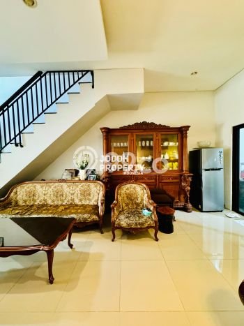 Rumah Strategis Minimalis Lb 150m2 di Ciputat Timur, Tangerang Selatan Rumah Strategis Minimalis Lb 150m2 di Ciputat Timur, Tangerang Selatan