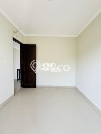 Rumah Luas Asri 3 KT Siap Pakai di Cirendeu Jakarta Selatan Rumah Luas Asri 3 KT Siap Pakai di Cirendeu Jakarta Selatan