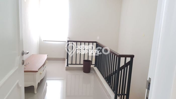 Dijual Hunian Rumah Terawat 2 KT di Cirendeu, Jakarta Selatan Dijual Hunian Rumah Terawat 2 KT di Cirendeu, Jakarta Selatan