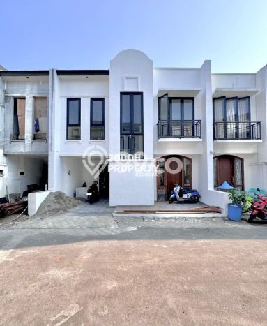 Rumah Luas Asri 3 KT Siap Pakai di Cirendeu Jakarta Selatan Rumah Luas Asri 3 KT Siap Pakai di Cirendeu Jakarta Selatan