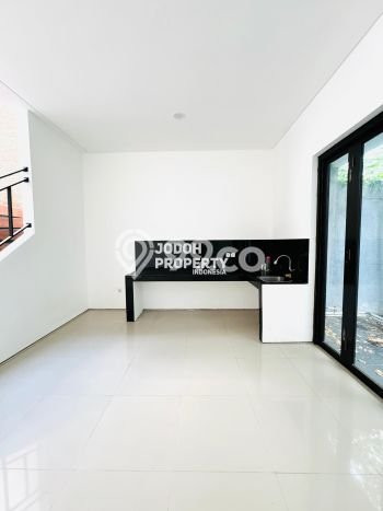 Rumah Eksklusif Dijual LT 102m2 di Ciputat Timur, Tangerang Selatan Rumah Eksklusif Dijual LT 102m2 di Ciputat Timur, Tangerang Selatan