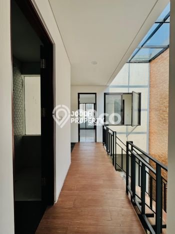 Rumah Eksklusif Dijual LT 102m2 di Ciputat Timur, Tangerang Selatan Rumah Eksklusif Dijual LT 102m2 di Ciputat Timur, Tangerang Selatan