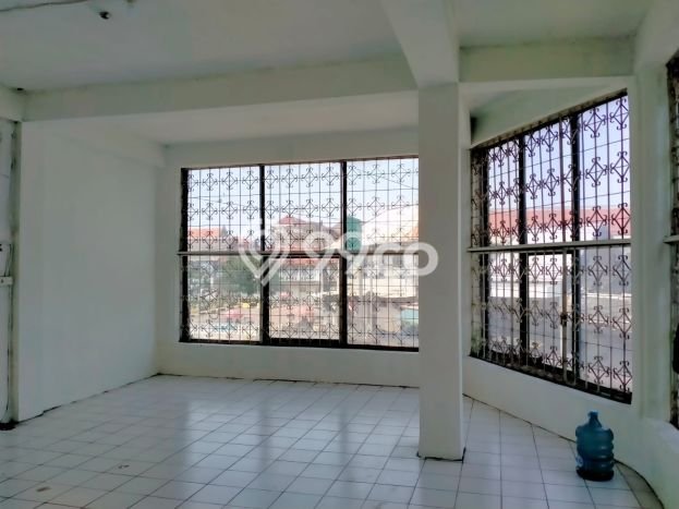 Ruko Dijual di Jakarta Barat LT 110m2 & LB 214m2 Lokasi Terbaik! Ruko Dijual di Jakarta Barat LT 110m2 & LB 214m2 Lokasi Terbaik!