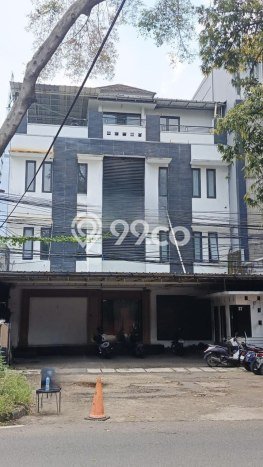 Unit Ruko disewakan di Kebayoran Baru Jakarta Selatan dengan LT 115m2 / LB 560m2 Unit Ruko disewakan di Kebayoran Baru Jakarta Selatan dengan LT 115m2 / LB 560m2