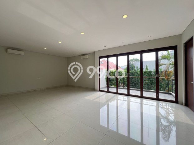Lokasi terbaik! Rumah siap huni disewakan di Menteng LB 550m2 Lokasi terbaik! Rumah siap huni disewakan di Menteng LB 550m2