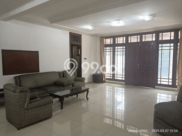 Hunian 8 Kamar Lengkap Disewakan di Menteng Harga Kompetitif Hunian 8 Kamar Lengkap Disewakan di Menteng Harga Kompetitif