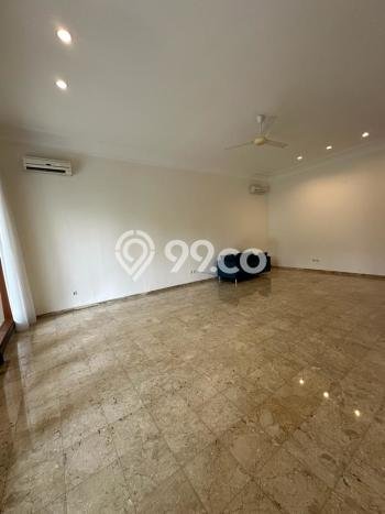 Sewa Rumah Nyaman di Kemang LT 650m2 / LB 480m2 Kondisi Bagus Sewa Rumah Nyaman di Kemang LT 650m2 / LB 480m2 Kondisi Bagus