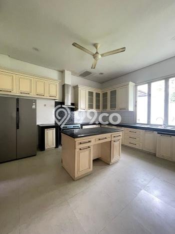 Lokasi strategis! Rumah siap huni disewakan di Cilandak LB 1000m2 Lokasi strategis! Rumah siap huni disewakan di Cilandak LB 1000m2