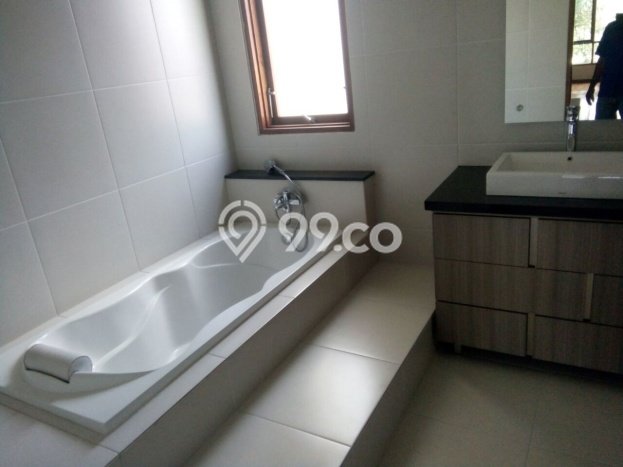 Hunian Modern Untuk Disewakan di Kemang Jakarta Selatan 4 KT & 4 KM Hunian Modern Untuk Disewakan di Kemang Jakarta Selatan 4 KT & 4 KM