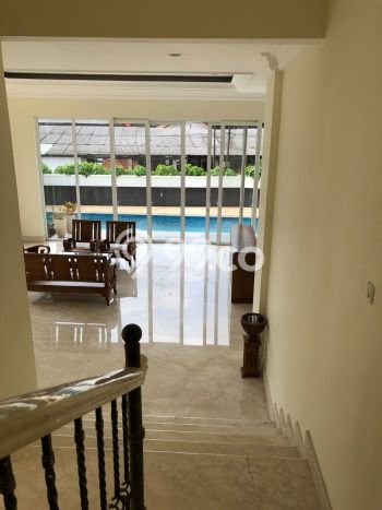 Ready to Use! Premium House LT 244m2 Desain Elegan di Ampera Ready to Use! Premium House LT 244m2 Desain Elegan di Ampera