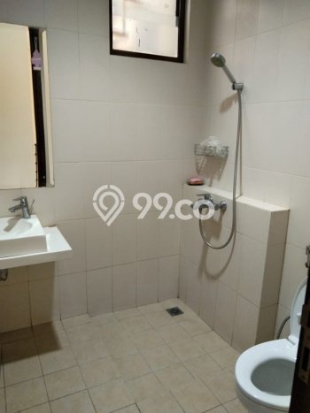 Disewakan Rumah Murah di BSD Tangerang dengan 4 Kamar Tidur Disewakan Rumah Murah di BSD Tangerang dengan 4 Kamar Tidur