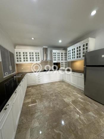 Rumah Asri area Kebayoran Baru, 4 KT, Lokasi Strategis Rumah Asri area Kebayoran Baru, 4 KT, Lokasi Strategis