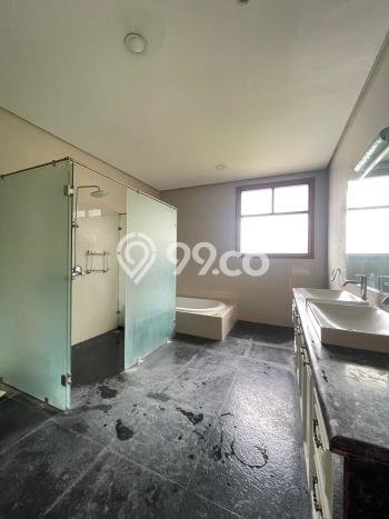 Lokasi strategis! Rumah siap huni disewakan di Cilandak LB 1000m2 Lokasi strategis! Rumah siap huni disewakan di Cilandak LB 1000m2