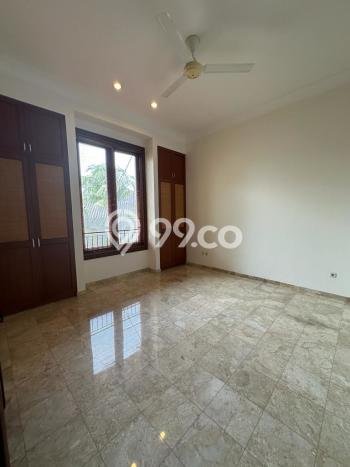 Sewa Rumah Nyaman di Kemang LT 650m2 / LB 480m2 Kondisi Bagus Sewa Rumah Nyaman di Kemang LT 650m2 / LB 480m2 Kondisi Bagus