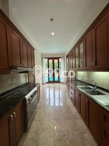 Sewa Rumah Nyaman di Kemang LT 650m2 / LB 480m2 Kondisi Bagus Sewa Rumah Nyaman di Kemang LT 650m2 / LB 480m2 Kondisi Bagus