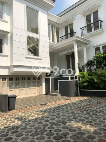 Ready to Use! Premium House LT 244m2 Desain Elegan di Ampera Ready to Use! Premium House LT 244m2 Desain Elegan di Ampera