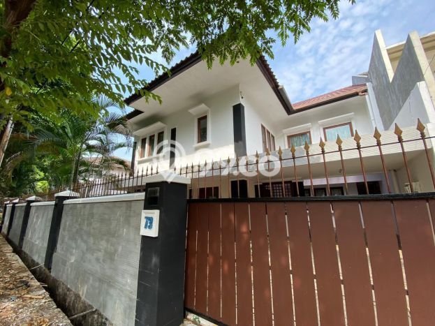 Sewa Rumah Nyaman LT 400m2 / LB 465m2 di Patra Kuningan, Jakarta Selatan Sewa Rumah Nyaman LT 400m2 / LB 465m2 di Patra Kuningan, Jakarta Selatan