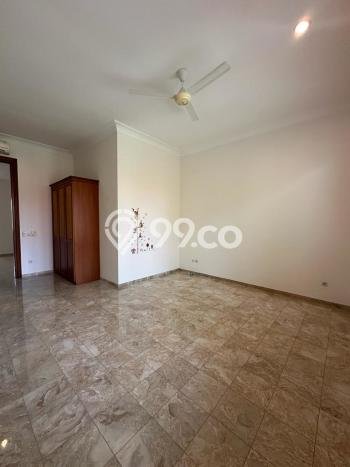 Sewa Rumah Nyaman di Kemang LT 650m2 / LB 480m2 Kondisi Bagus Sewa Rumah Nyaman di Kemang LT 650m2 / LB 480m2 Kondisi Bagus