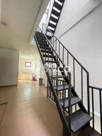 Lokasi strategis! Rumah siap huni disewakan di Cilandak LB 1000m2 Lokasi strategis! Rumah siap huni disewakan di Cilandak LB 1000m2