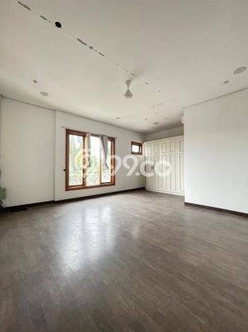 Lokasi strategis! Rumah siap huni disewakan di Cilandak LB 1000m2 Lokasi strategis! Rumah siap huni disewakan di Cilandak LB 1000m2
