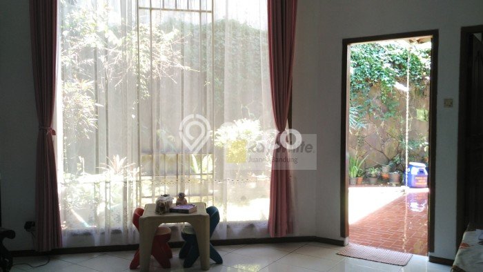 Rumah Elit LB 350m2 Siap Pakai Desain Elegan di Cikutra, Bandung Rumah Elit LB 350m2 Siap Pakai Desain Elegan di Cikutra, Bandung