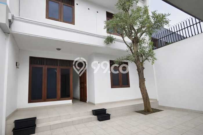 Unit Ruko Dijual di Jakarta Barat LT 200m2 & LB 350m2 Unit Ruko Dijual di Jakarta Barat LT 200m2 & LB 350m2