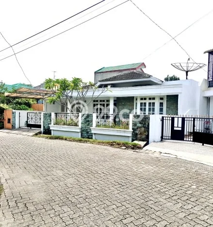 Lokasi strategis! Rumah siap pakai dikontrakkan di Medan Sunggal LB 130m2 Lokasi strategis! Rumah siap pakai dikontrakkan di Medan Sunggal LB 130m2