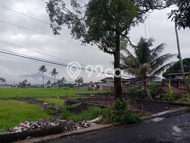 Tanah Lokasi Potensial di Tarogong Kidul, Luas 305m², Akses ke Fasilitas Umum Tanah Lokasi Potensial di Tarogong Kidul, Luas 305m², Akses ke Fasilitas Umum