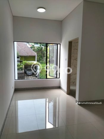 Hunian Elit LB 300m2 Siap Pakai Desain Elegan di Setiabudi, Bandung Hunian Elit LB 300m2 Siap Pakai Desain Elegan di Setiabudi, Bandung