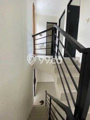 For Sale Rumah 3 Kamar Lokasi Strategis Nyaman dan Strategis di Rungkut For Sale Rumah 3 Kamar Lokasi Strategis Nyaman dan Strategis di Rungkut