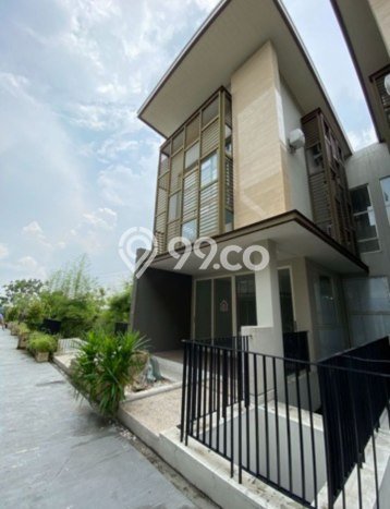Jual Segera Rumah 4 KT 4 KM di Kawasan Bisnis Lakarsantri, Surabaya Jual Segera Rumah 4 KT 4 KM di Kawasan Bisnis Lakarsantri, Surabaya