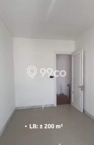 Rumah LT 128m2m² Dekat dengan Akses Transportasi, Surabaya - Lokasi Strategis Rumah LT 128m2m² Dekat dengan Akses Transportasi, Surabaya - Lokasi Strategis