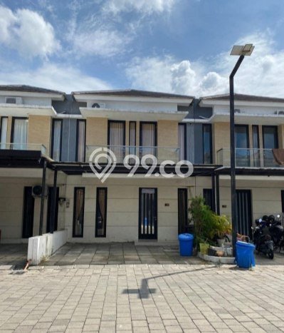 For Sale Rumah 3 Kamar Lokasi Strategis Nyaman dan Strategis di Rungkut For Sale Rumah 3 Kamar Lokasi Strategis Nyaman dan Strategis di Rungkut