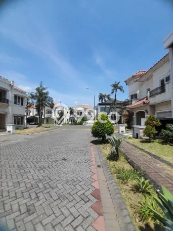 Dijual Hunian Mewah dengan Fasilitas Sekitar Lengkap di Dukuh Pakis, Surabaya Dijual Hunian Mewah dengan Fasilitas Sekitar Lengkap di Dukuh Pakis, Surabaya