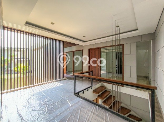 Ready to Use! Premium House LT 390m2 Desain Modern di Pondok Indah Ready to Use! Premium House LT 390m2 Desain Modern di Pondok Indah
