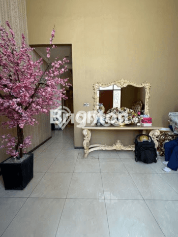Hunian Mewah LB 700m2 Siap Pakai Desain Elegan di Margomulyo, Surabaya Hunian Mewah LB 700m2 Siap Pakai Desain Elegan di Margomulyo, Surabaya