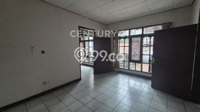 Disewakan Rumah Nyaman LT 392m2 / LB 500m2 di Dago, Bandung Disewakan Rumah Nyaman LT 392m2 / LB 500m2 di Dago, Bandung