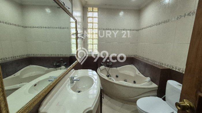 Rumah Mewah LB 400m2 Siap Huni Desain Elegan di Pasteur, Bandung Rumah Mewah LB 400m2 Siap Huni Desain Elegan di Pasteur, Bandung