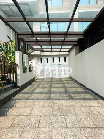 Ready to Use! Premium House LT 140m2 Desain Modern di Pondok Indah Ready to Use! Premium House LT 140m2 Desain Modern di Pondok Indah