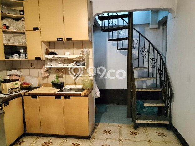 Rumah Hoek Luas Di Kawasan Strategis Tomang Rumah Hoek Luas Di Kawasan Strategis Tomang