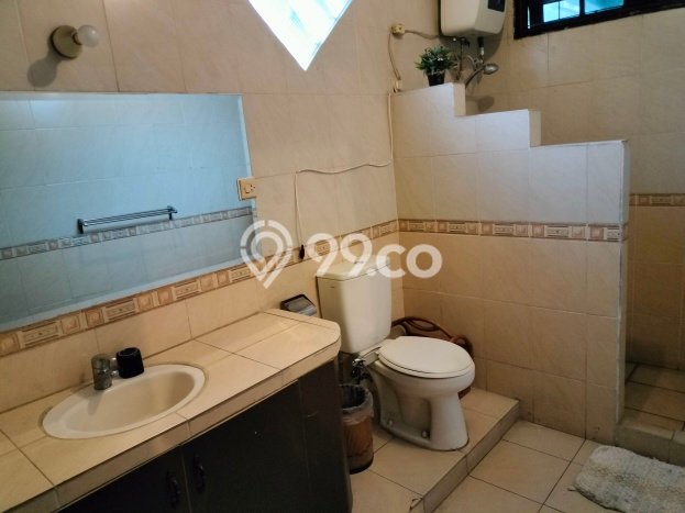 Rumah Hoek Luas Di Kawasan Strategis Tomang Rumah Hoek Luas Di Kawasan Strategis Tomang